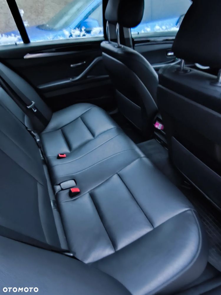 BMW Seria 5 525d xDrive Luxury Line - 11