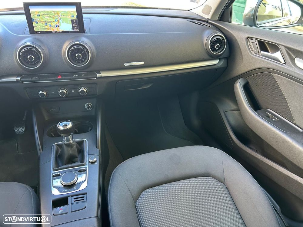 Audi A3 Sportback 30 TDI Sport - 19