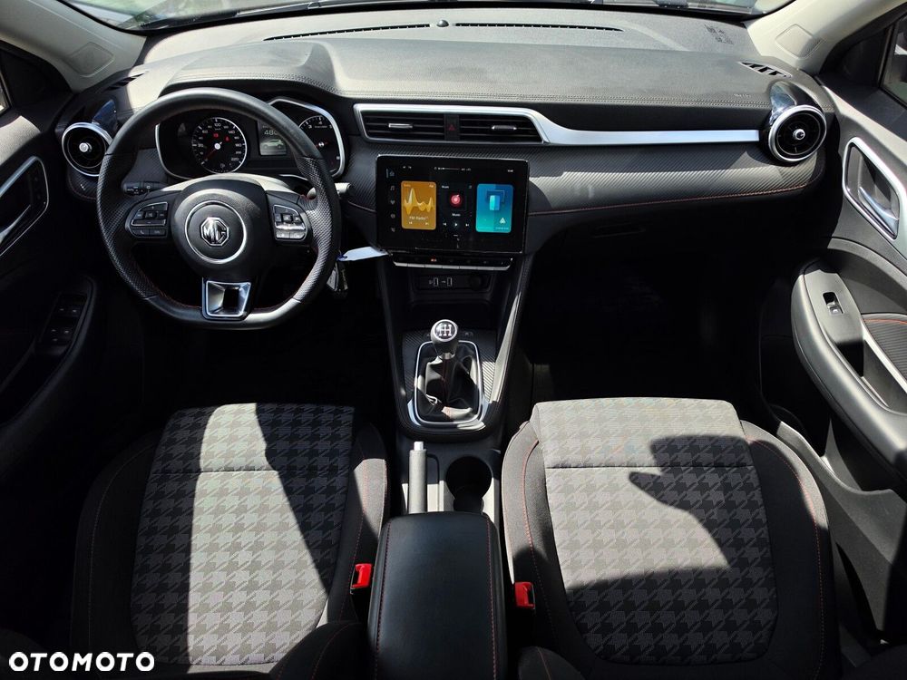 MG ZS - 16