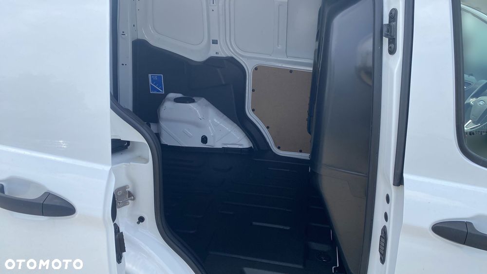 Ford Transit Courier - 18