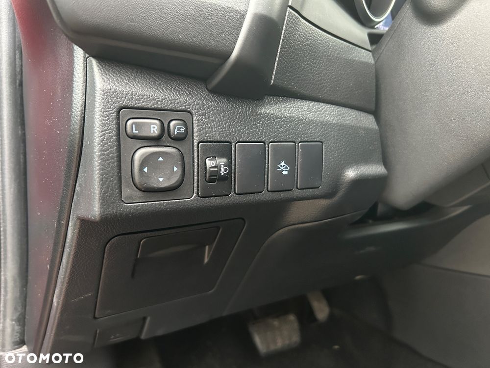 Toyota Auris 1.8 HSD Prestige NAVI - 26