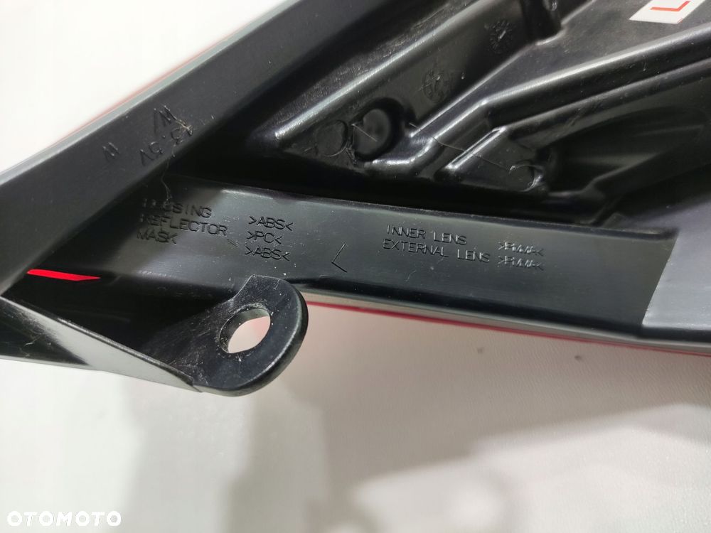 lampa lewa lewy tył tylna peugeot metropolis rs 400 2013-2018 - 7