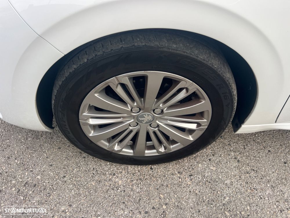 Peugeot 208 1.2 PureTech Style - 21