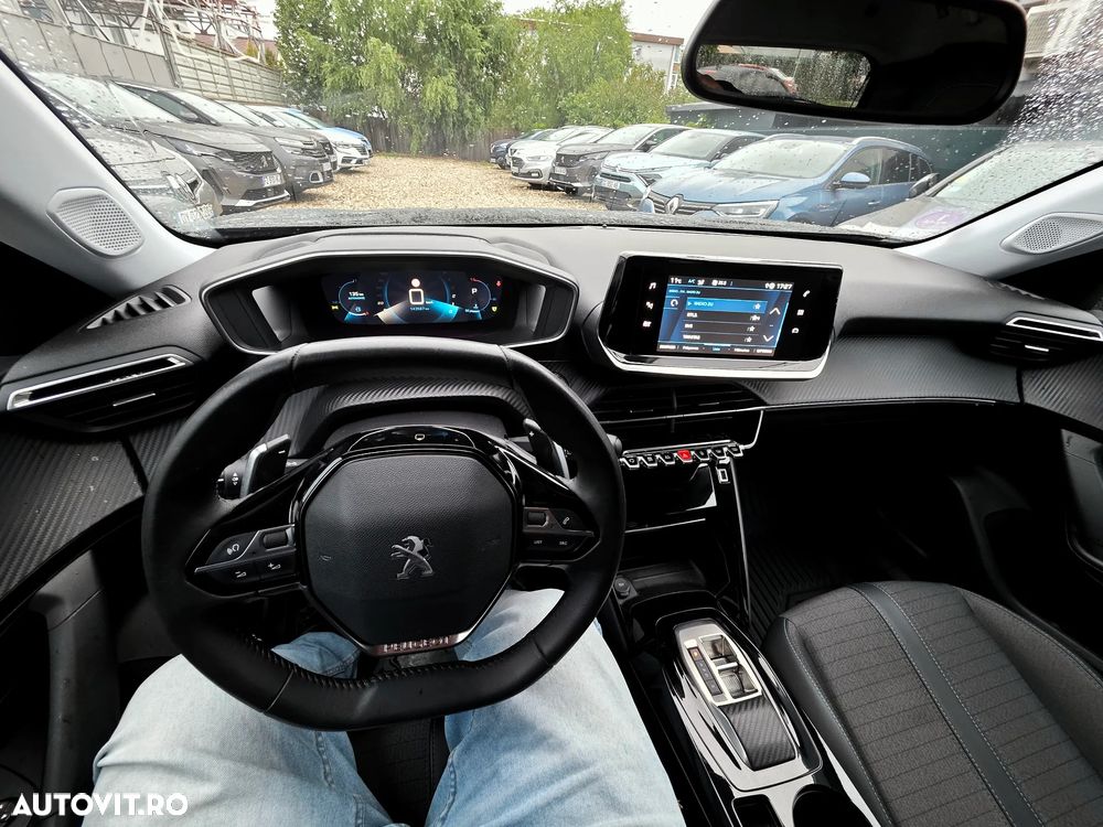 Peugeot 2008 PureTech 130 EAT8 GT - 24