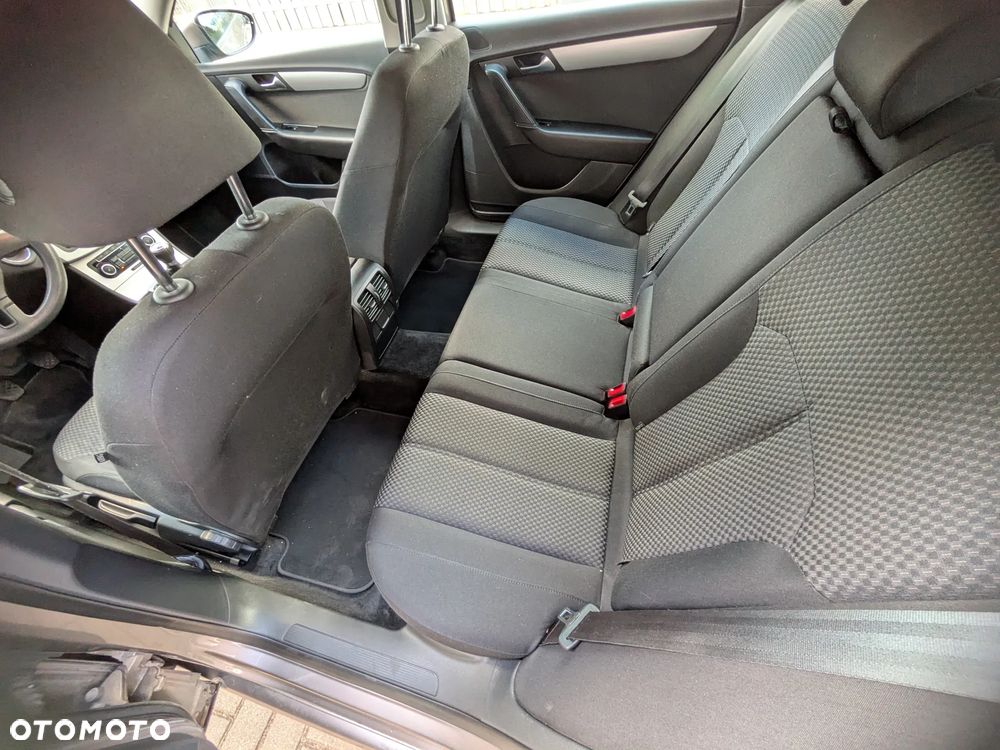 Volkswagen Passat - 13