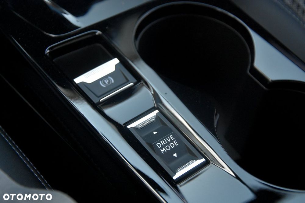 Peugeot 2008 PureTech 130 EAT8 GT - 37