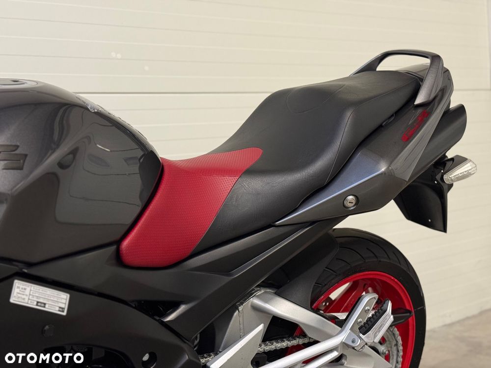 Suzuki GSR - 36