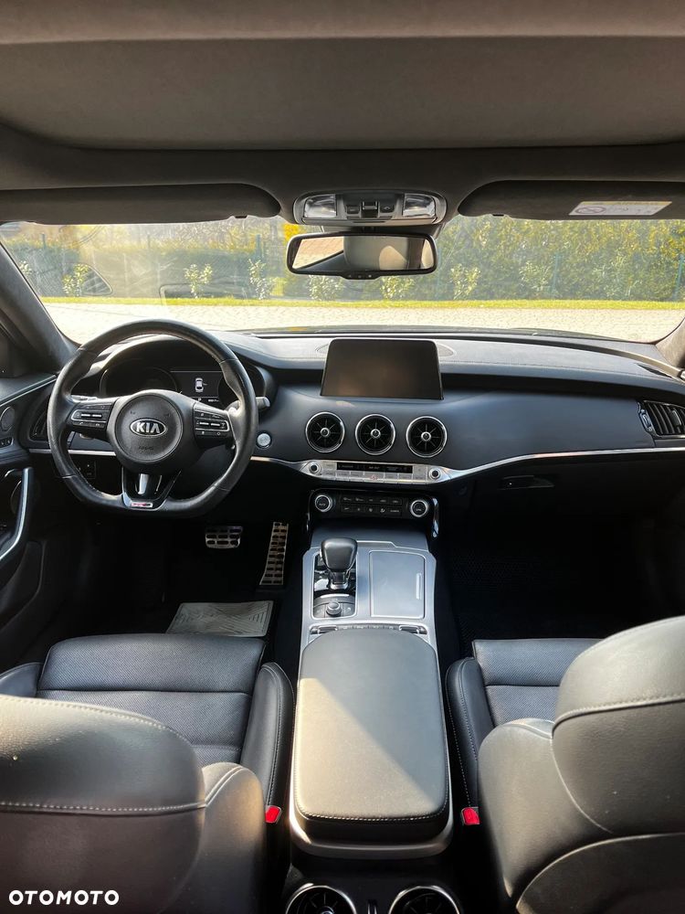 Kia Stinger - 11