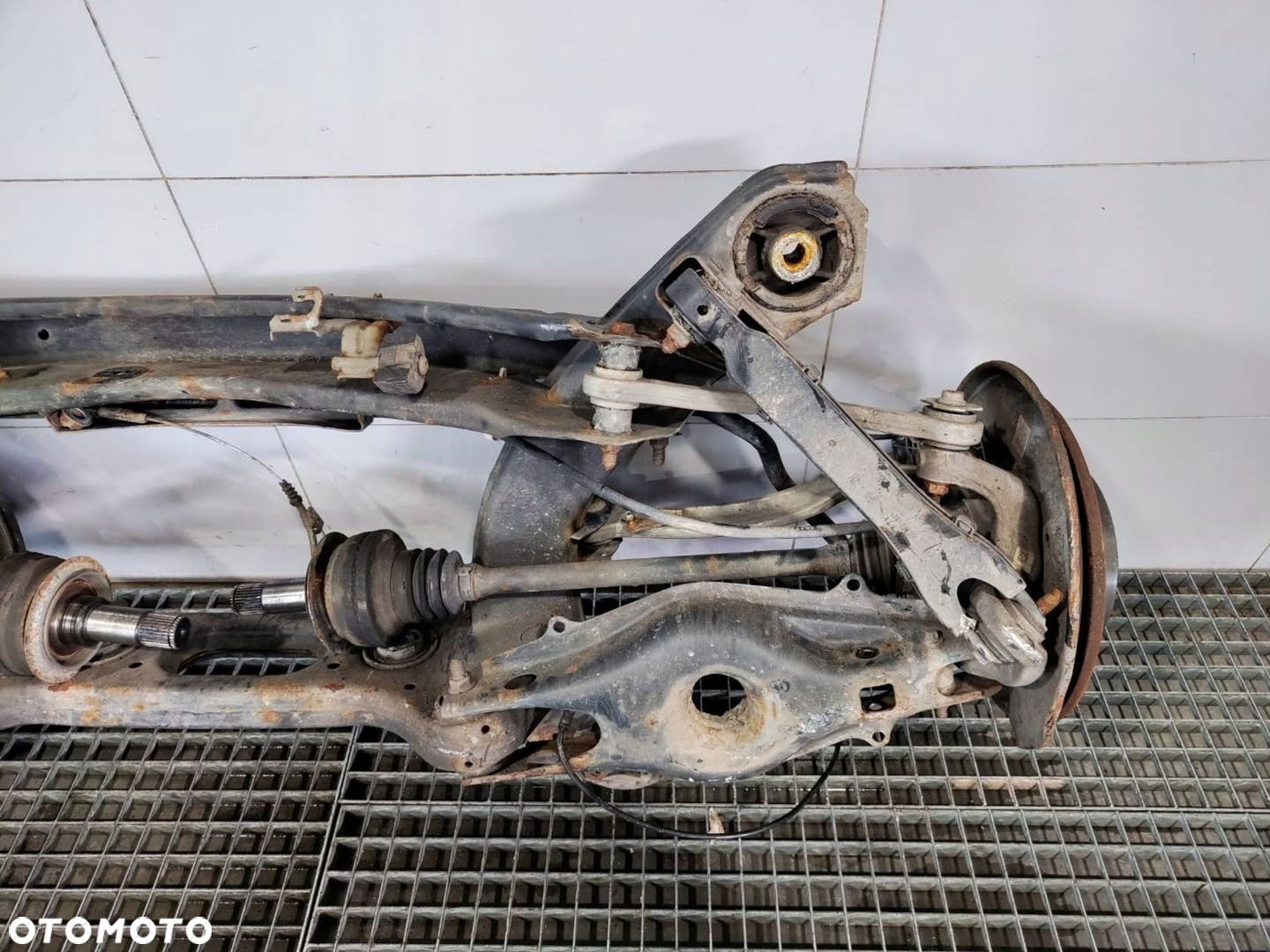 BELKA SANKI OŚ ZAWIESZENIE TYŁ TYLNE MERCEDES E COUPE W207 C207 LIFT 2.2 - 6