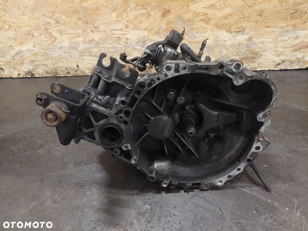 SKRZYNIA BIEGÓW TOYOTA COROLLA VERSO II 2.0 D4D - 1