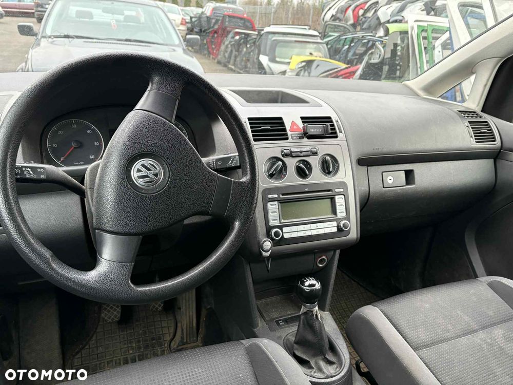 VOLKSWAGEN TOURAN - 6