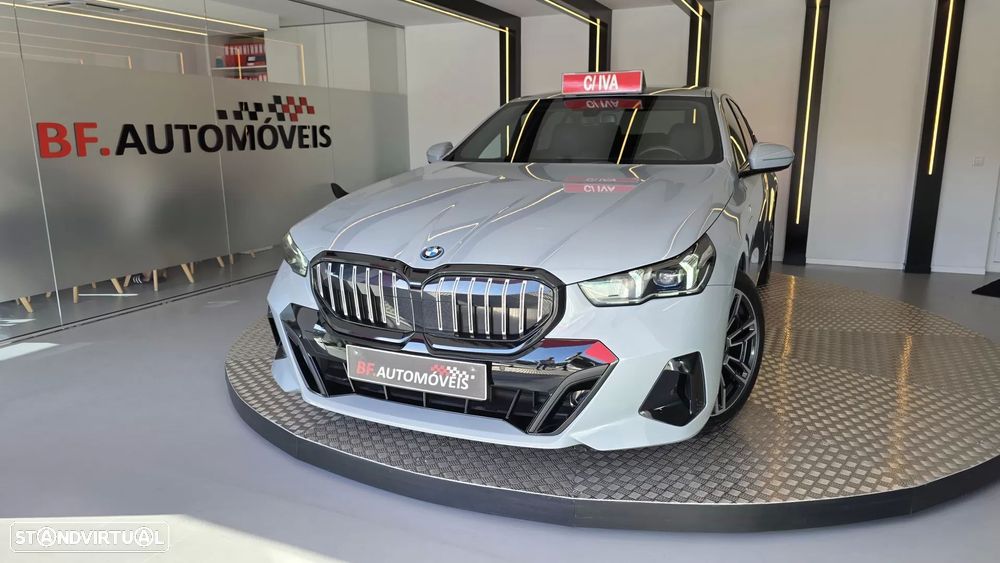 BMW 530 e Pack Desportivo M - 1