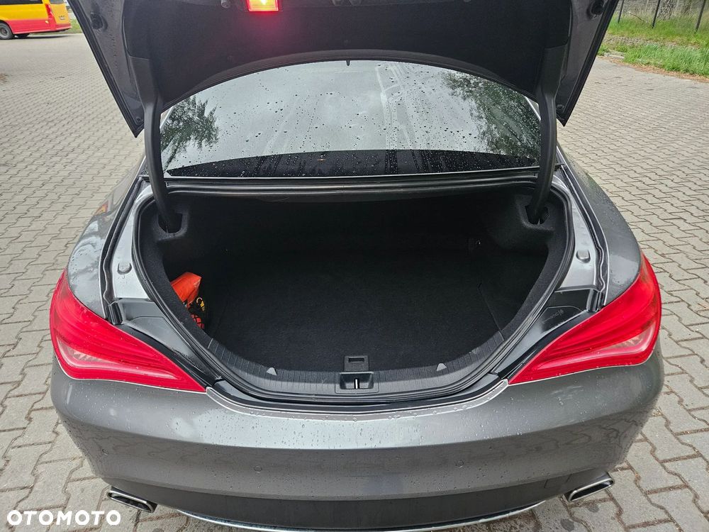 Mercedes-Benz CLA 200 7G-DCT Urban - 28