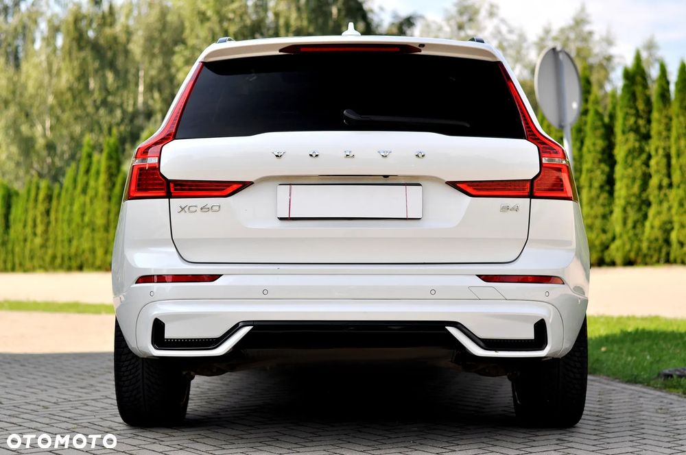 Volvo XC 60 B4 D Ultimate Dark - 11