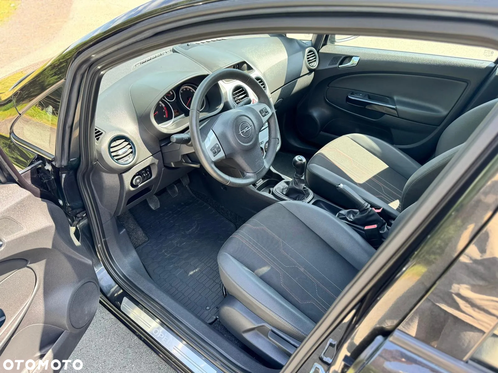 Opel Corsa 1.4 16V Edition 150 - 9
