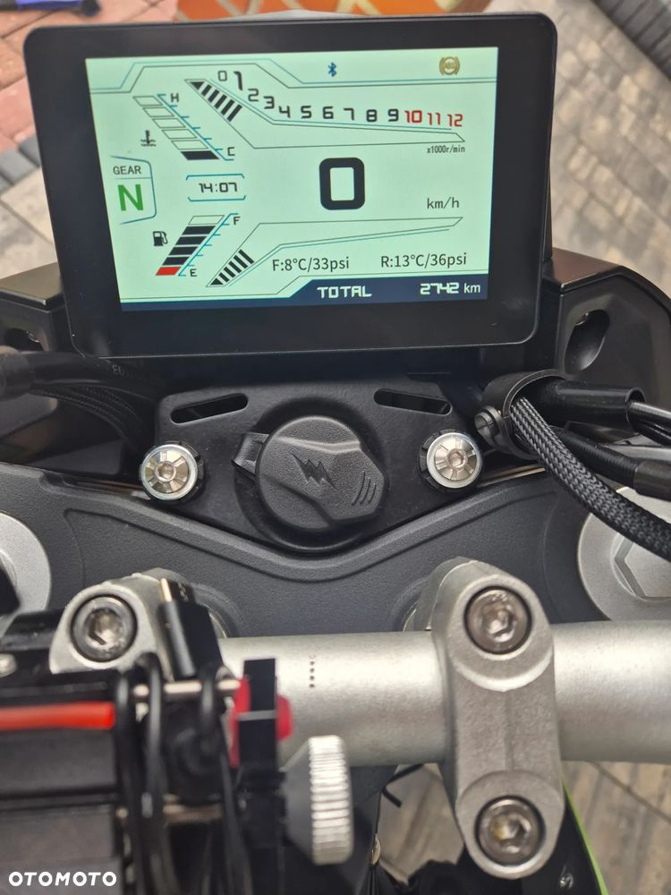 QJMOTOR SRK 125R - 7