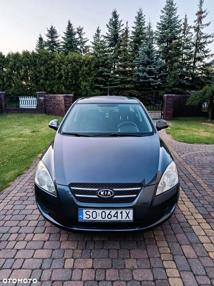 Kia Ceed - 1