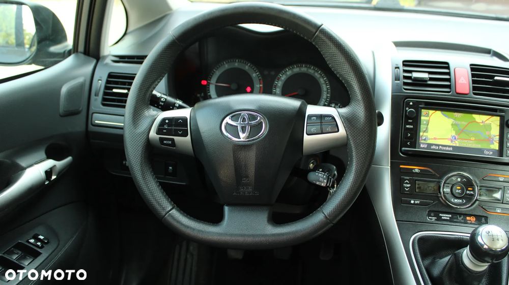 Toyota Auris 1.6 Executive - 25