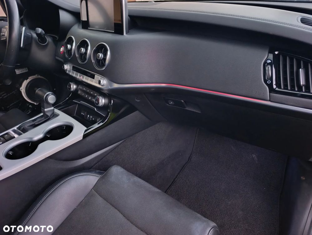 Kia Stinger - 26