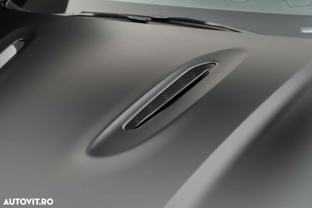 Aston Martin DBX - 10