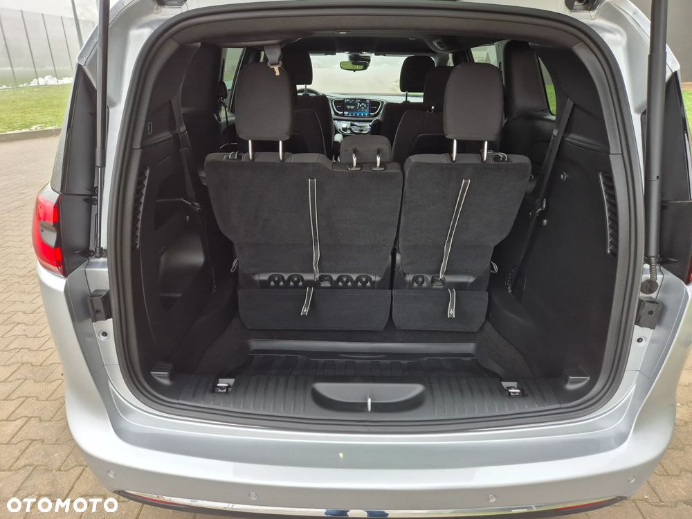 Chrysler Pacifica - 20