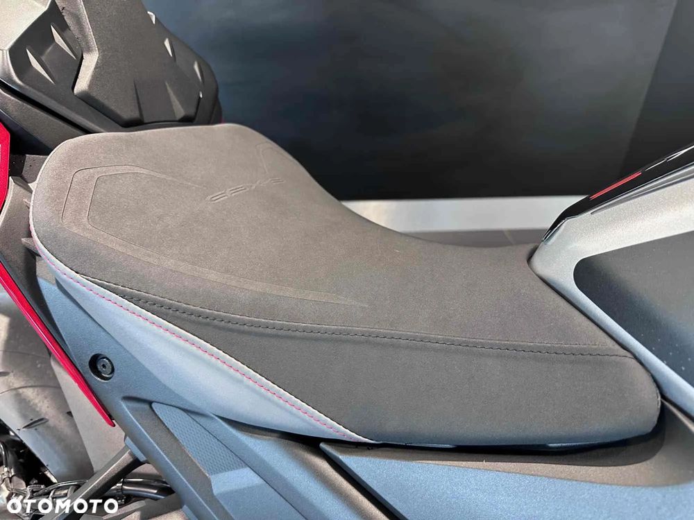 Suzuki GSX - 12