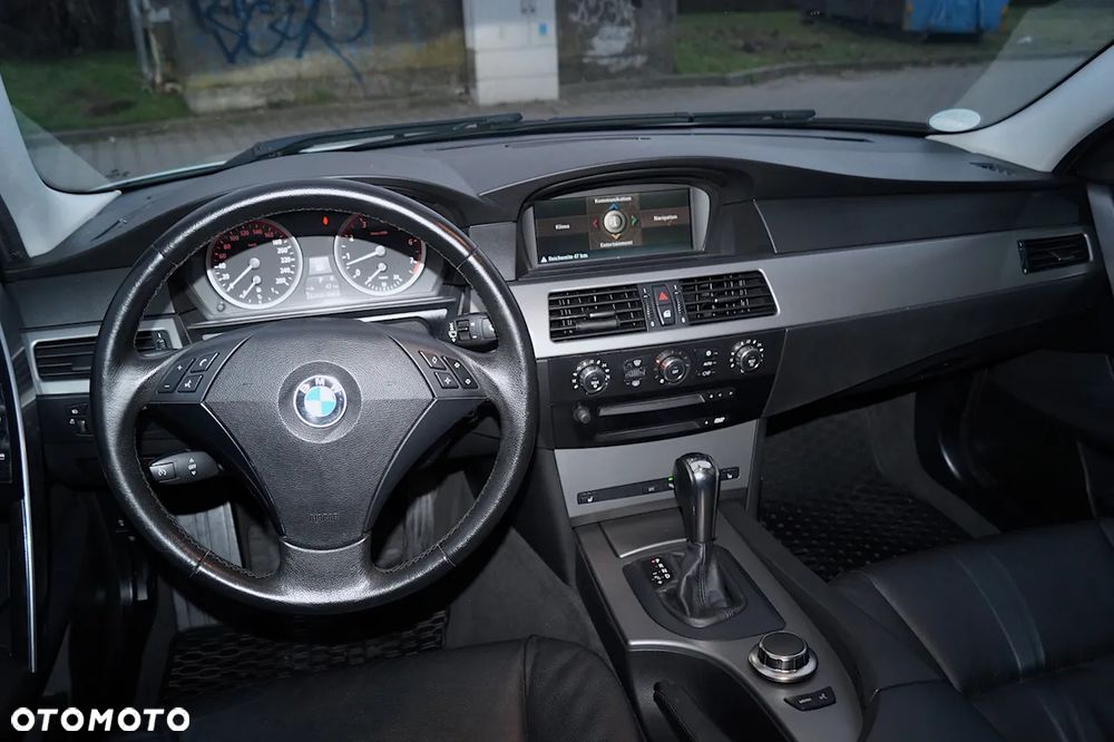 BMW Seria 5 525i - 22