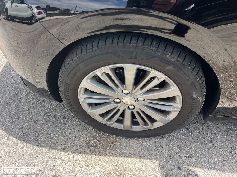 Peugeot 208 1.2 PureTech Style - 41