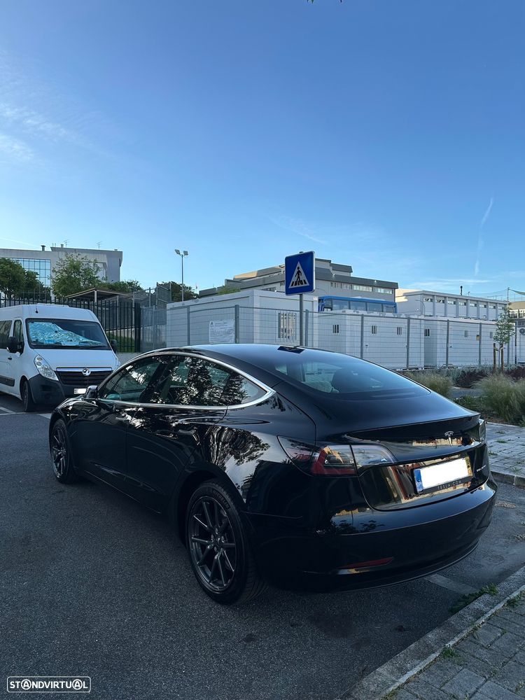 Tesla Model 3 - 3