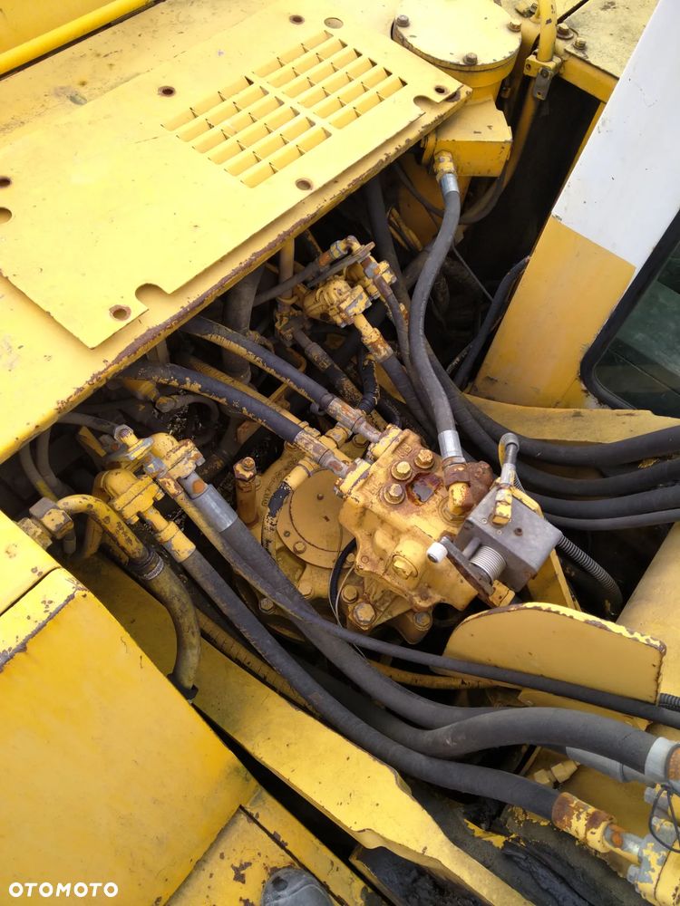 Komatsu PC210-5K - 12