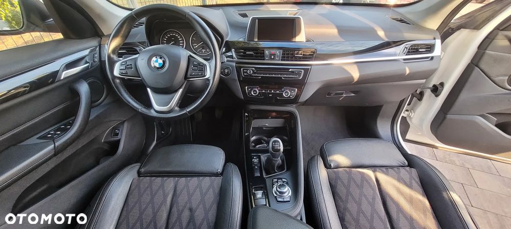 BMW X1 sDrive18d Sport Line - 11