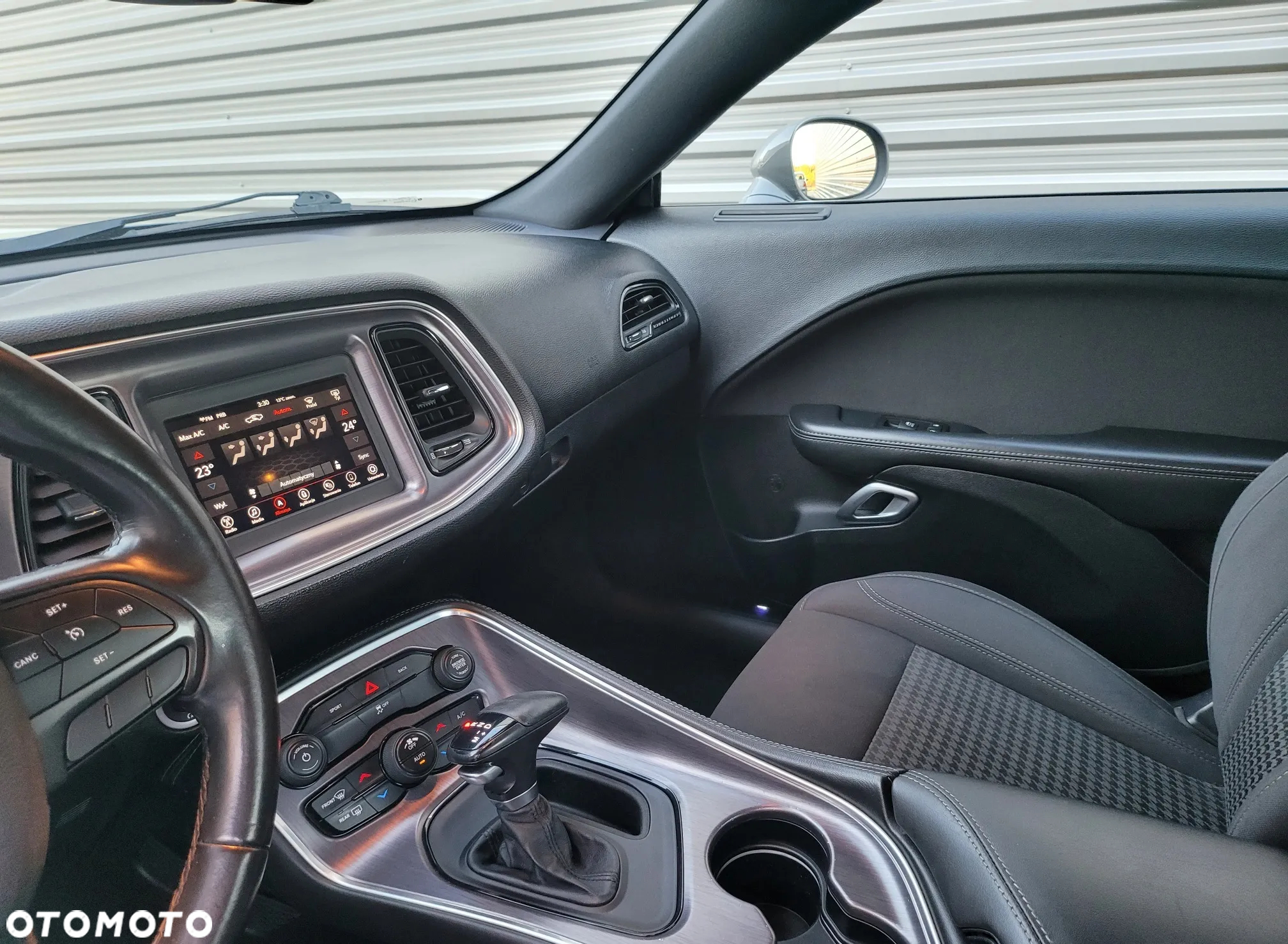Dodge Challenger Automatik SXT Plus - 32