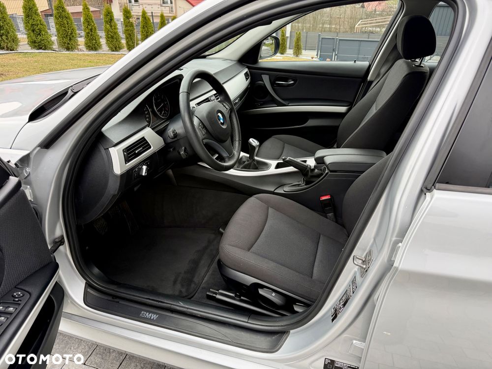 BMW Seria 3 318i Edition Exclusive - 19