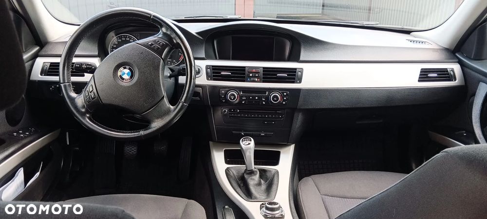 BMW Seria 3 318d DPF Touring - 6