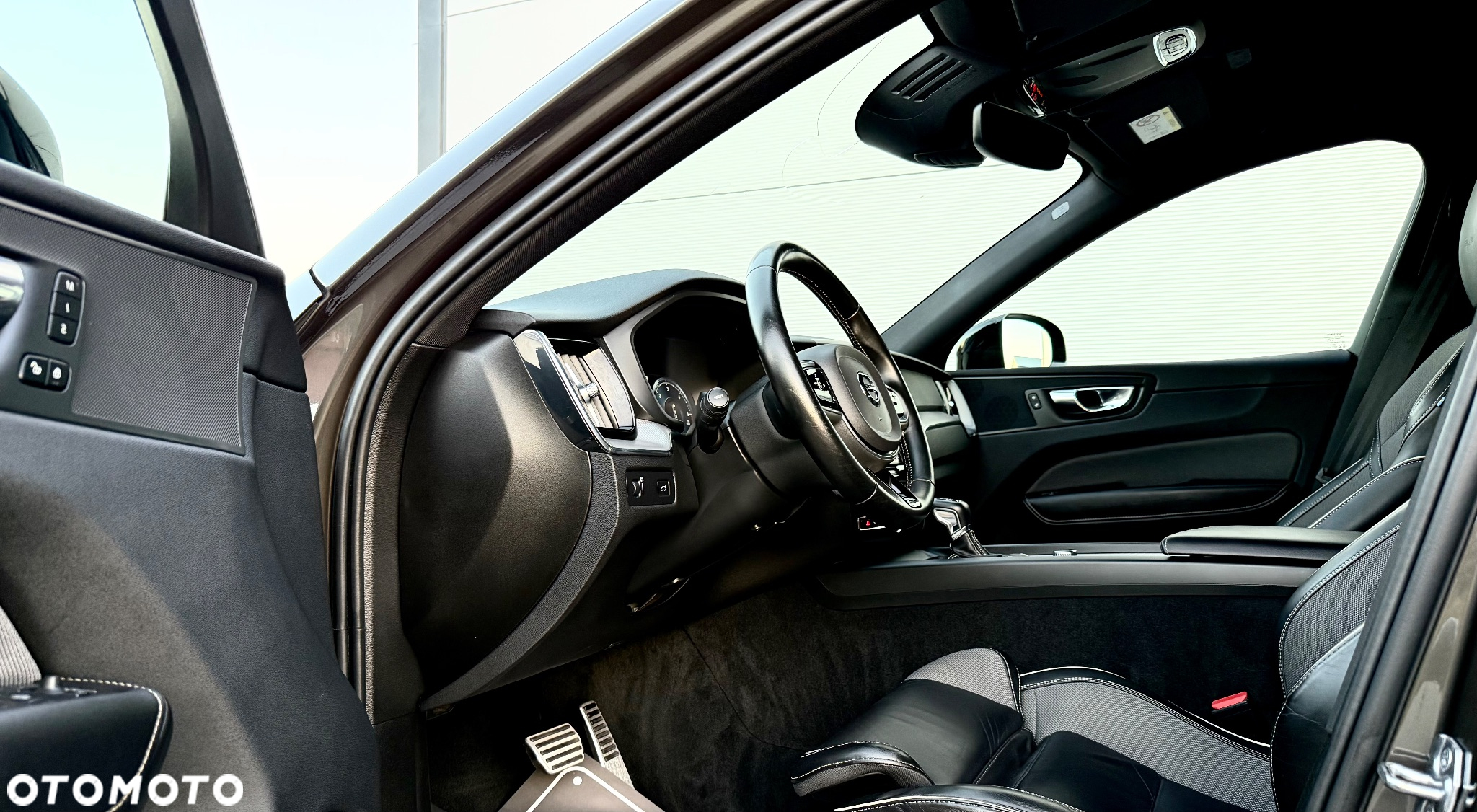 Volvo XC 60 D4 R-Design - 24