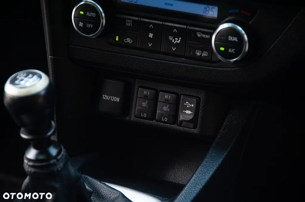 Toyota Auris 2.0 D-4D Executive - 21