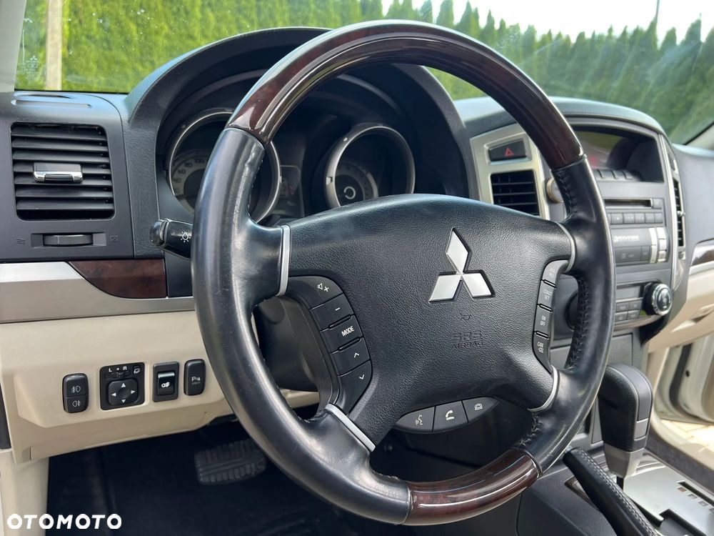 Mitsubishi Pajero - 33
