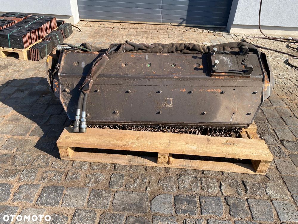 Renault 106-54 z kosiarką boczną - 27