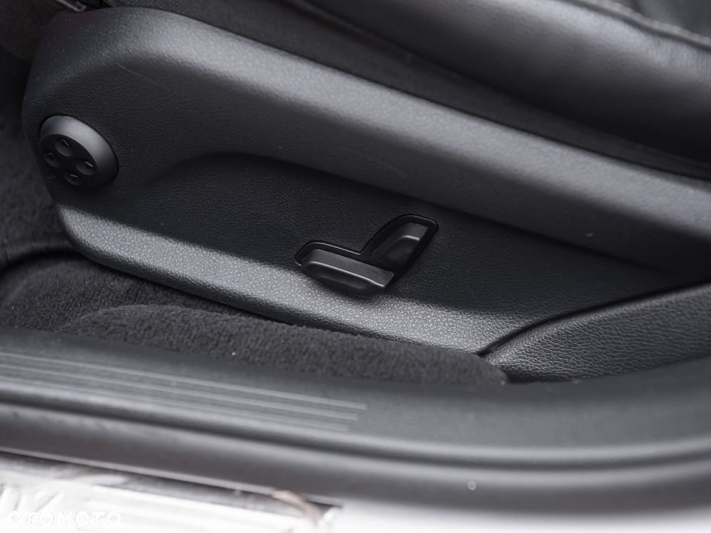 Mercedes-Benz Klasa E 220 d 4-Matic 9G-TRONIC - 18