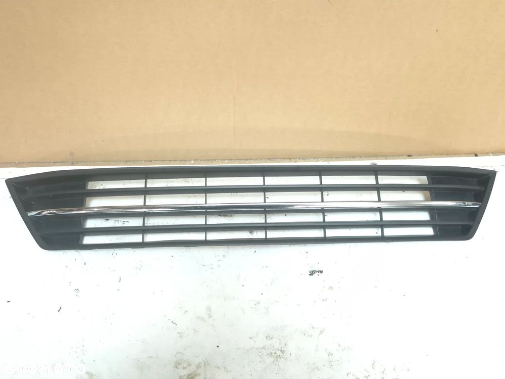 Kratka dolna zderzaka Volkswagen Caddy 2K5853677A