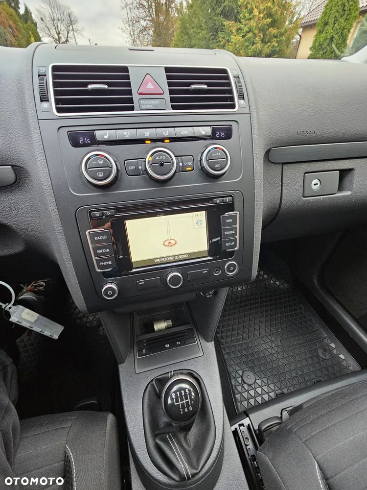 Volkswagen Touran 2.0 TDI DPF Highline - 12