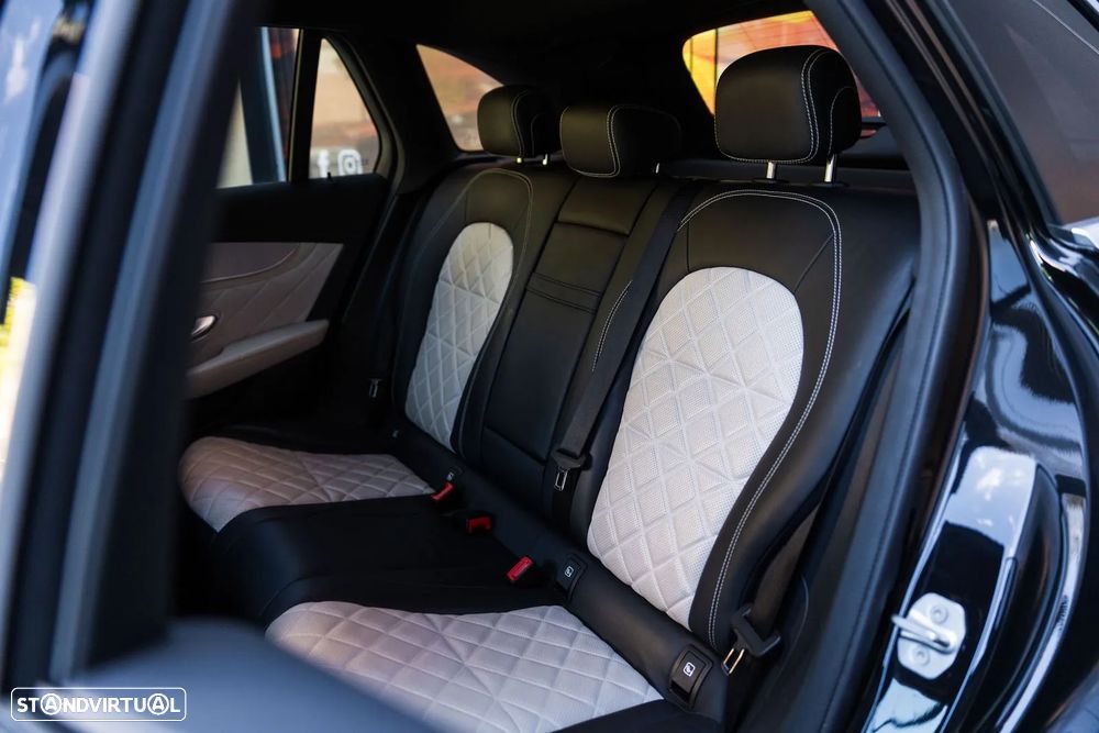 Mercedes-Benz GLC 300 de 4Matic 9G-TRONIC AMG Line - 24