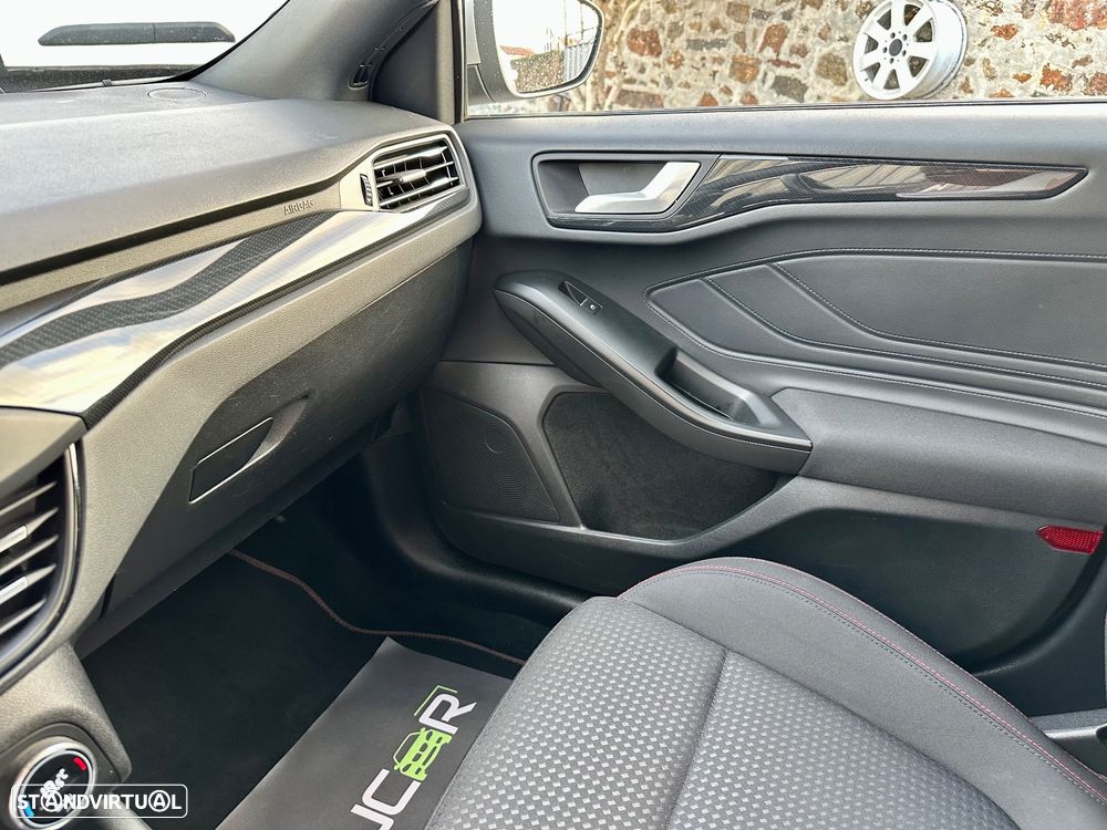 Ford Focus SW 1.0 EcoBoost Hybrid ST-LINE X - 29