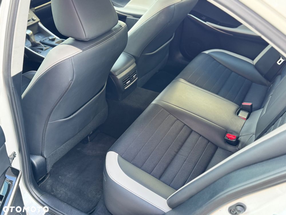 Lexus IS 200t / 300 Black - 10