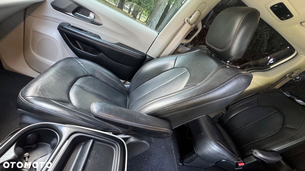 Chrysler Pacifica - 29