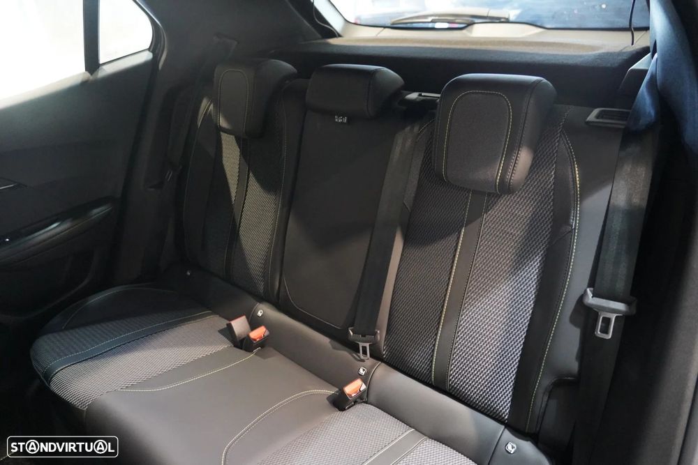 Peugeot e-2008 - 28