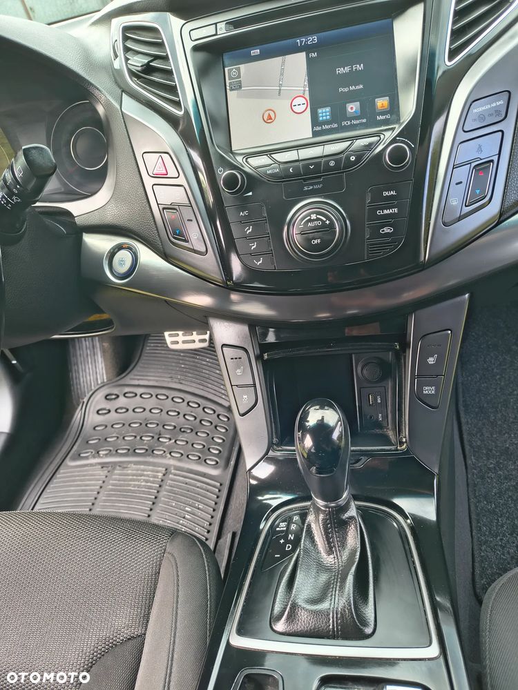 Hyundai i40 Kombi 1.7 CRDi DCT Premium - 16