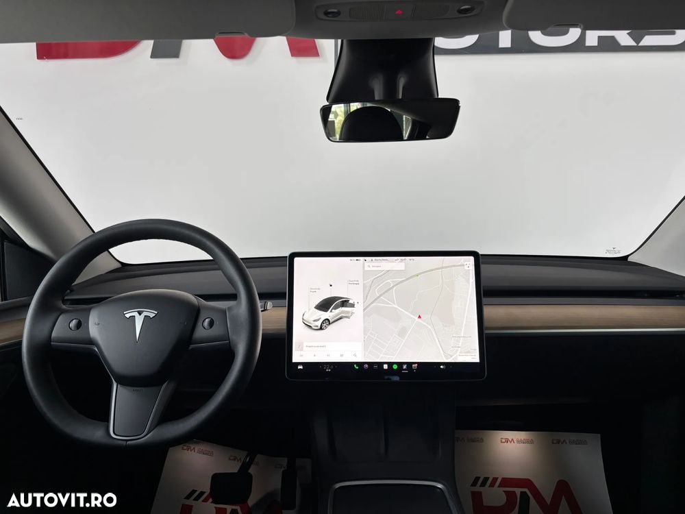 Tesla Model Y Long Range Dual Motor AWD - 9