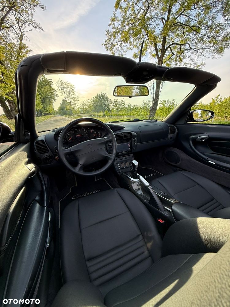 Porsche 911 Carrera - 8