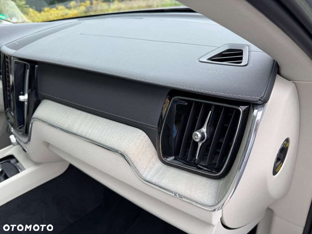 Volvo XC 60 T6 AWD Plug-In Hybrid R-Design - 20